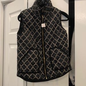 NWT lightweight vest with gold zipper